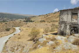 Excellent Plot of land with ruin for sale in SOPORTUJAR Granada Spain