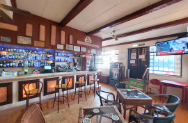 Bar with 2 bathrooms, 2 storage rooms, and a terrace - Bemposta, Portimão, Portugal