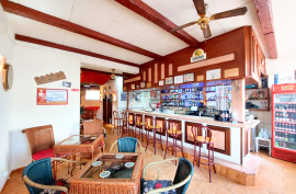 Bar with 2 bathrooms, 2 storage rooms, and a terrace - Bemposta, Portimão, Portugal