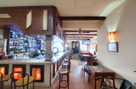 Bar with 2 bathrooms, 2 storage rooms, and a terrace - Bemposta, Portimão, Portugal