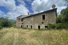 GU6333 - Stone farmhouse with 2 ha of land partly restored