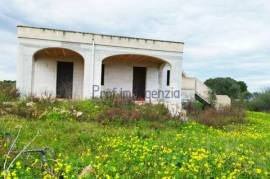 Unfinished villa for sale in the countryside of Carovigno