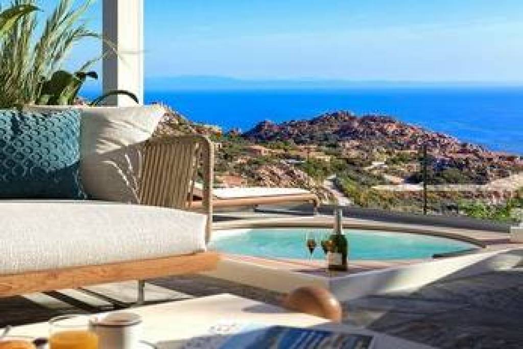 Villa Alba with 6 rooms and 6 bathrooms with a view at the sea