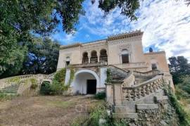 Prestigious historic villa for sale in Lecce with private park