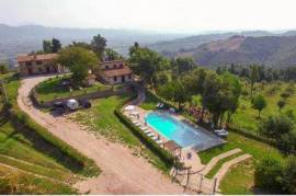 AZ274: Agritourism Estate of 16 hectares with farmhouse, swimming pool, and outbuildings