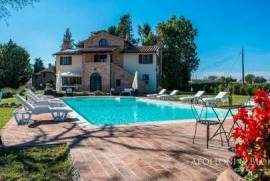 Unique country resorts with two pools, Castiglione del Lago – Umbria