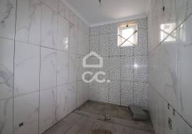 House with independent entrances, patio and backyard next to the center of the village of Avelar