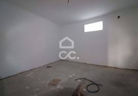 House with independent entrances, patio and backyard next to the center of the village of Avelar