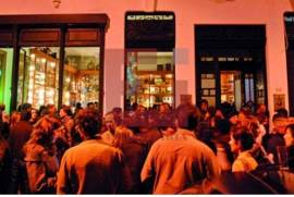 Bar in downtown Porto for transfer