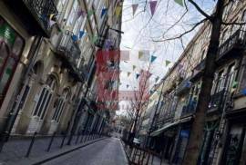 Bar in downtown Porto for transfer