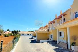 3 bedroom townhouse with garage box in condominium and sea view