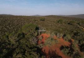 Enormous plot of land (369.000m2) with a ruin, close to Loulé