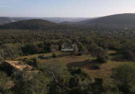 Enormous plot of land (369.000m2) with a ruin, close to Loulé