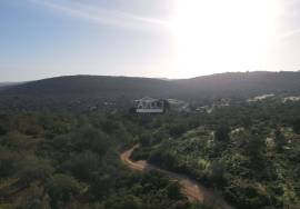 Enormous plot of land (369.000m2) with a ruin, close to Loulé