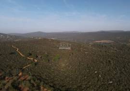 Enormous plot of land (369.000m2) with a ruin, close to Loulé