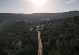 Enormous plot of land (369.000m2) with a ruin, close to Loulé