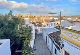 Tavira, beautifully refurbished townhouse with 2 bedrooms and huge roof top terrace.