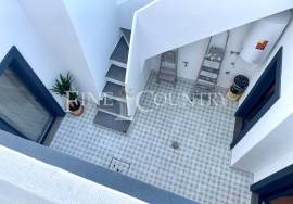 Tavira, beautifully refurbished townhouse with 2 bedrooms and huge roof top terrace.