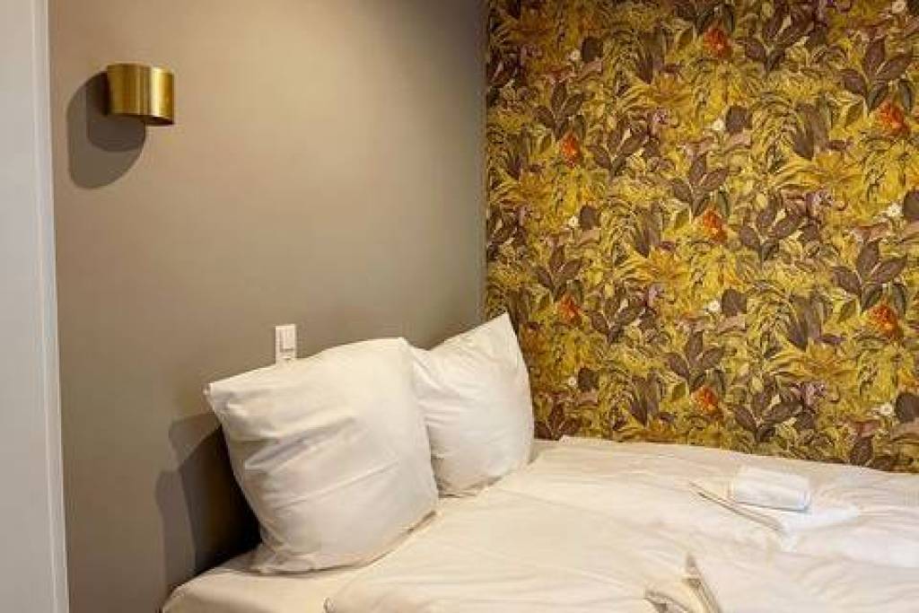 Apt. Princess Aphrodite | Central