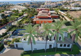 Luxurious 4 Bedroom Villa Located at Porto de Mós Under Renovation