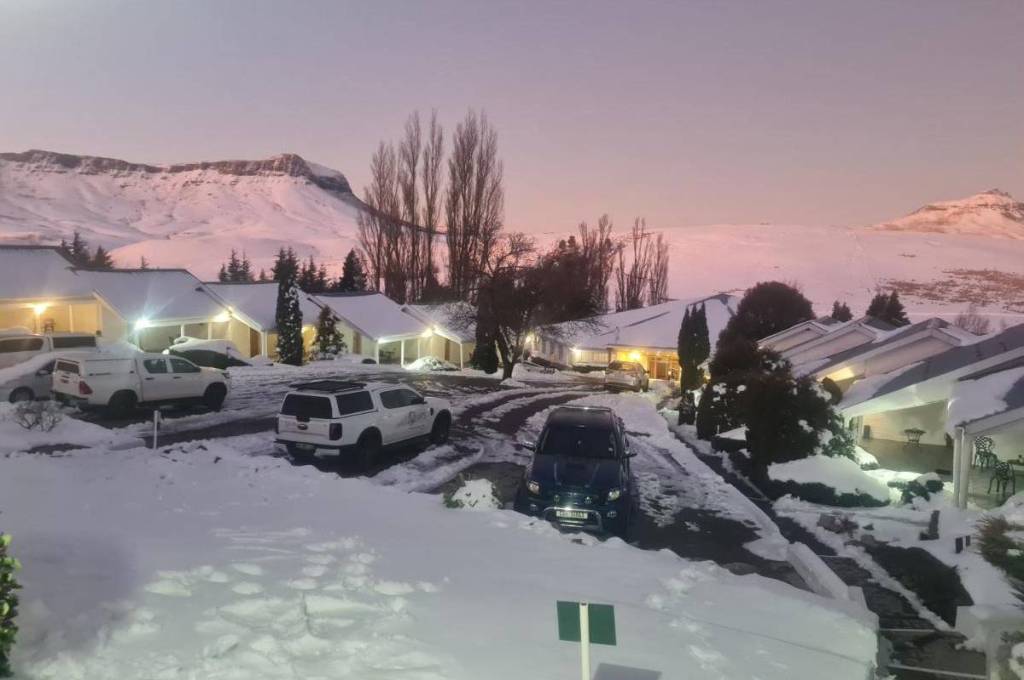 Mountain Shadows Hotel For Sale In Elliot South