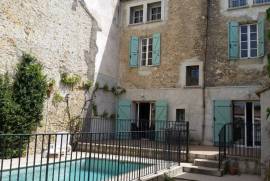Beautiful Character Bourgeoise Home With 235 M2 Of Living Space, Terrace And Courtyard With Pool.