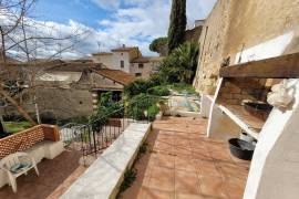 Former Domaine With Wine-growing Barn and Terraces