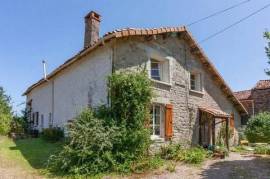 A beautifully converted barn and farmhouse with gite potential