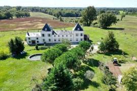 Gorgeous 6 bed-4 bath chateau in 5 hectares of land