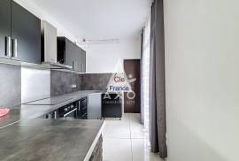 Duplex Apartment in Great Location