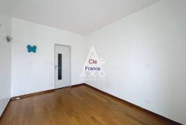 Duplex Apartment in Great Location