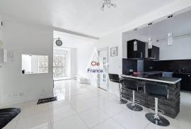 Duplex Apartment in Great Location