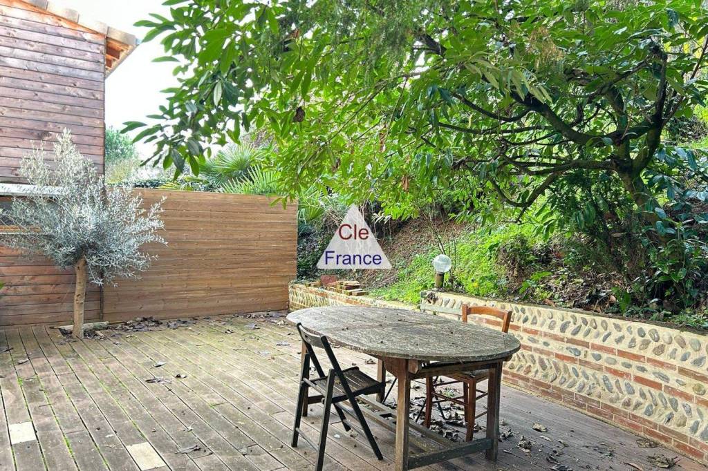 Impressive Town House with Lovely Garden