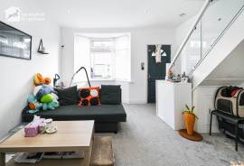 2 bedroom, Terraced House for sale