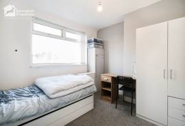 2 bedroom, Terraced House for sale