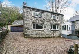 3 bedroom, Detached house for sale