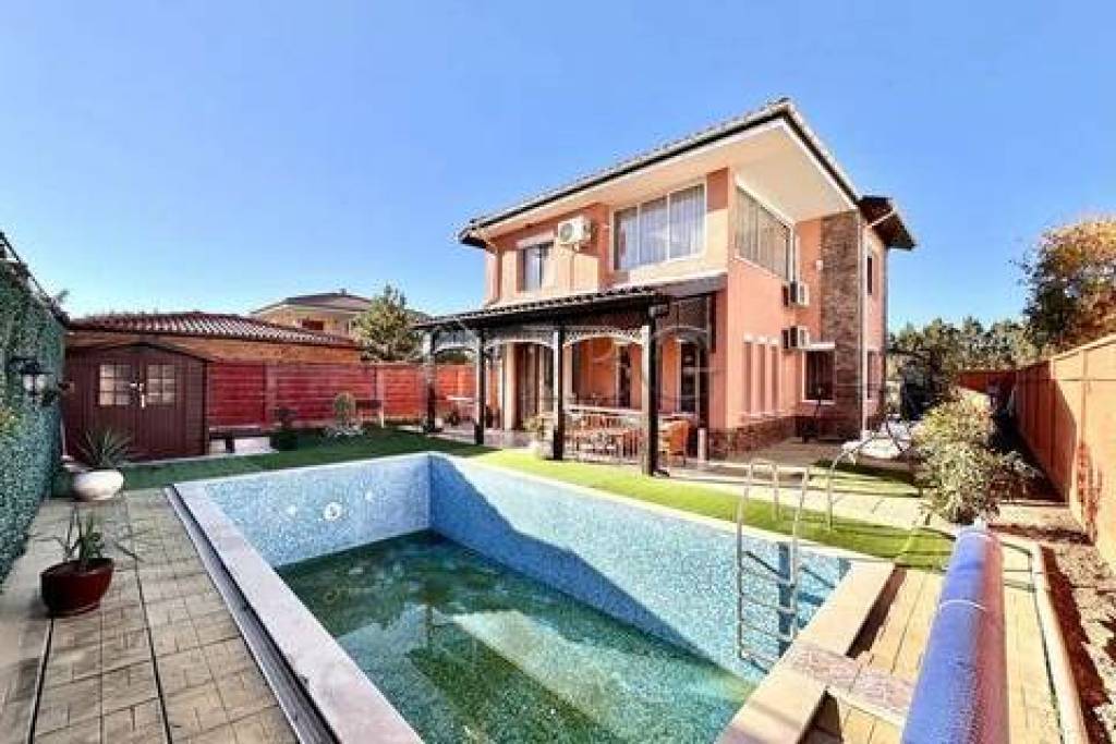 Luxury House with Yard, Pool & Garage in Gyulovtsa, 16 km to Sunny Beach