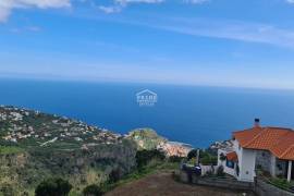 House with ocean views for sale!