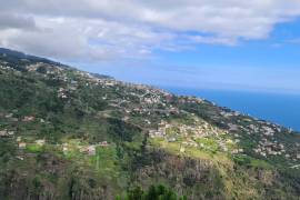 House with ocean views for sale!