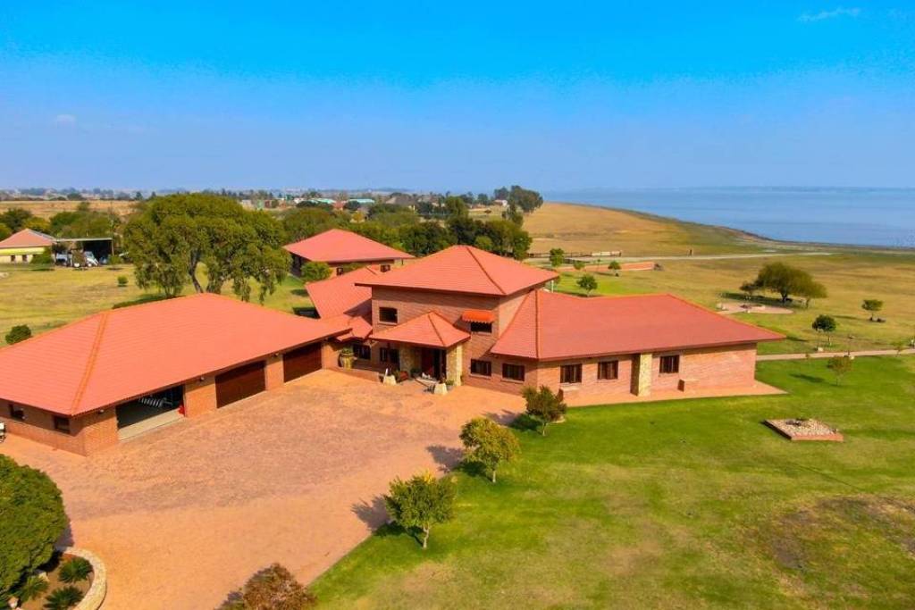 Luxury Estate with Multiple Properties For Sale In Vaaldam South
