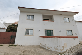 Excellent 4 Bed House For Sale In Vale do Paraiso