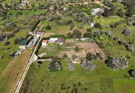 Land with Mobile Home, Annex & Garage in Espiche | Luz, Lagos, Algarve
