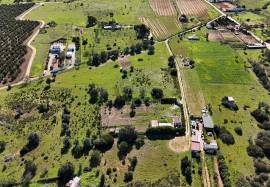 Land with Mobile Home, Annex & Garage in Espiche | Luz, Lagos, Algarve