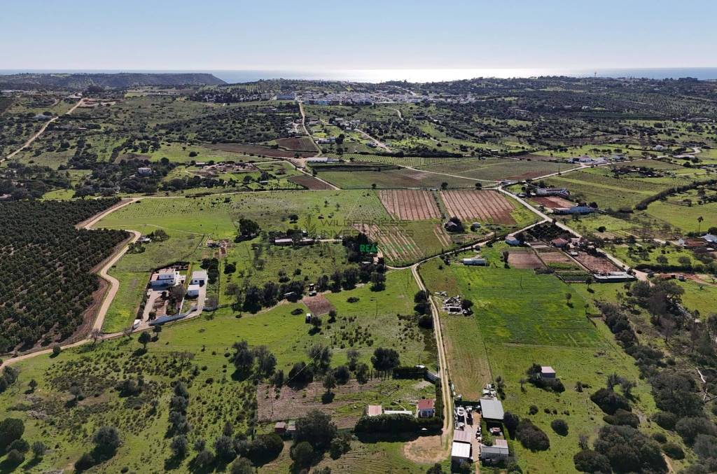 Land with Mobile Home, Annex & Garage in Espiche | Luz, Lagos, Algarve