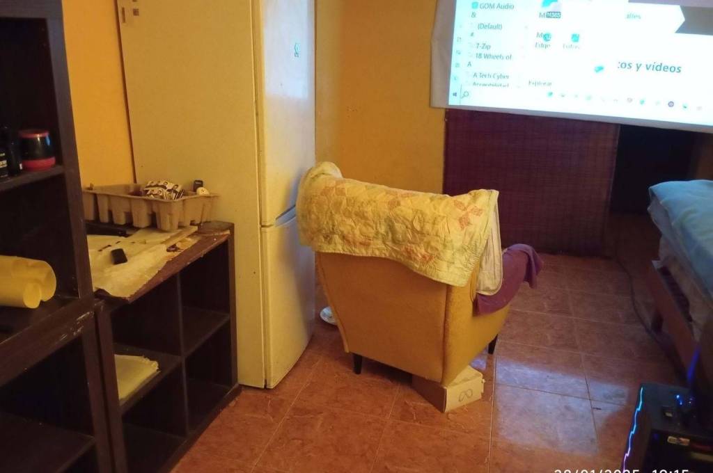 Penthouse for sale for 90.000 € – With large terrace and to be semi-renovated