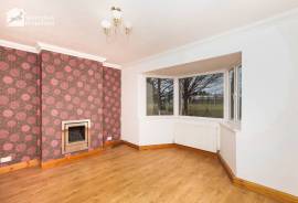 3 bedroom, Semi-detached house for sale