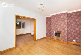 3 bedroom, Semi-detached house for sale