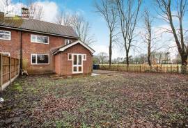 3 bedroom, Semi-detached house for sale
