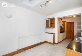3 bedroom, Semi-detached house for sale