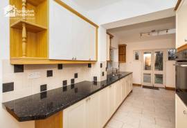 3 bedroom, Semi-detached house for sale
